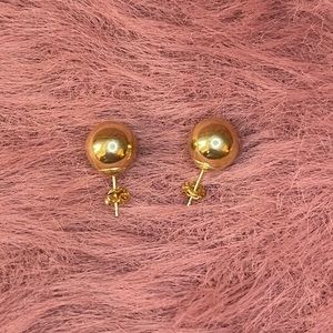 Vintage 14K gold ball stud earrings.